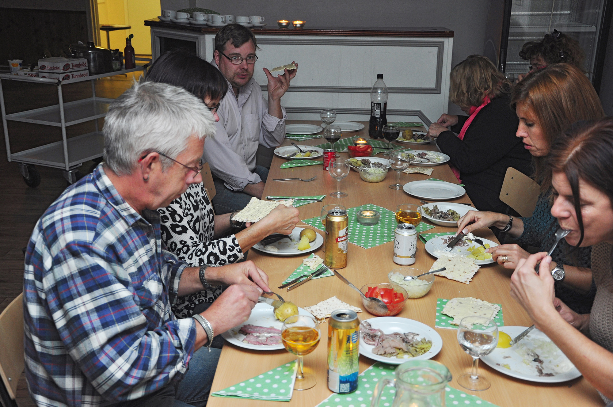 Röste.nu – Röstebilder – Surströmmingsfest i Dönjegården 2013