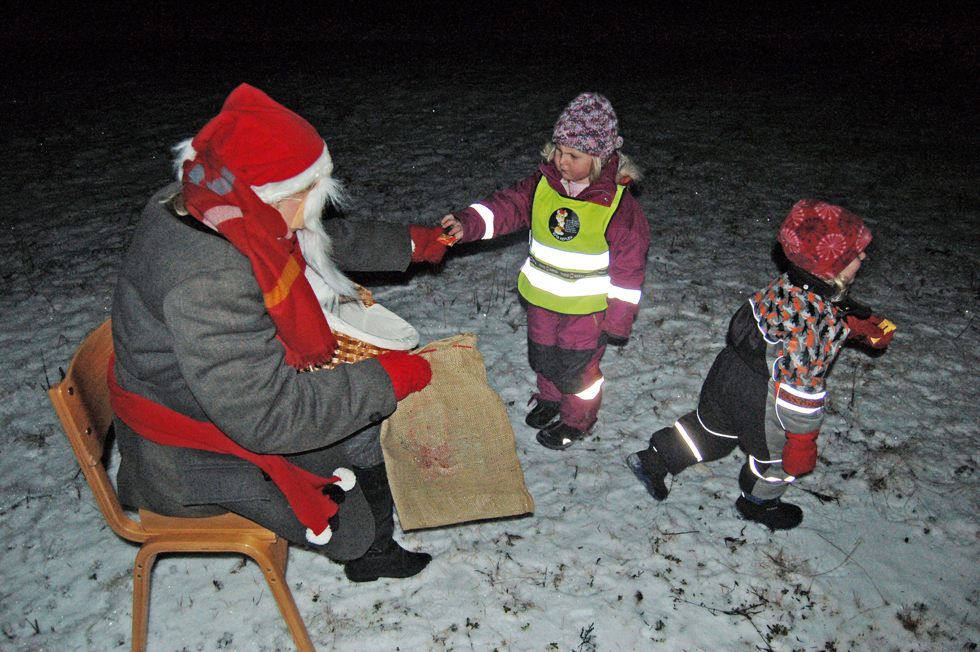 Röste.nu – Röstebilder – Tomtekväll vid Dönjegården 2007