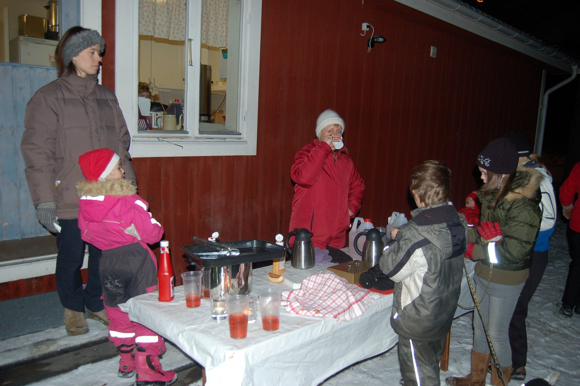 Röste.nu – Röstebilder – Tomtekväll vid Dönjegården 2007