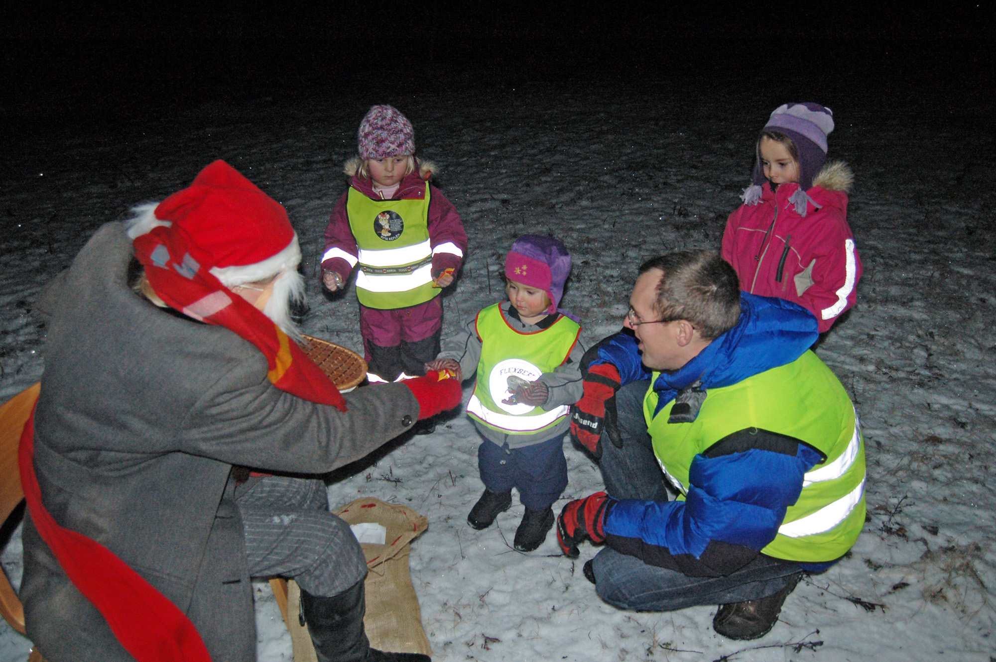 Röste.nu – Röstebilder – Tomtekväll vid Dönjegården 2007