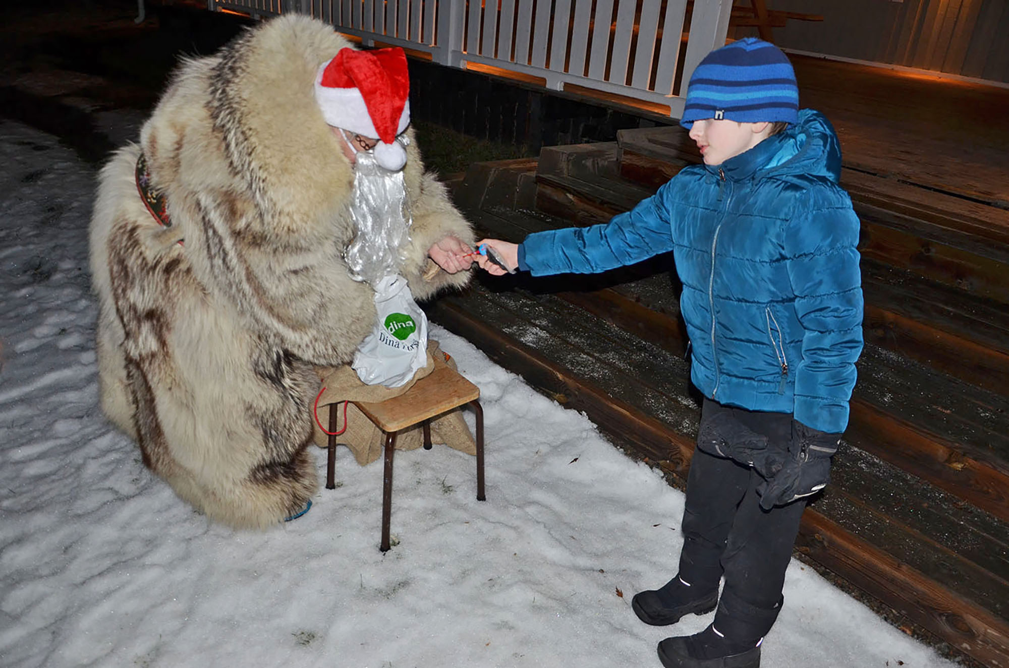 Röste.nu – Röstebilder – Tomtekväll på ny plats vid Dönjegården 2016