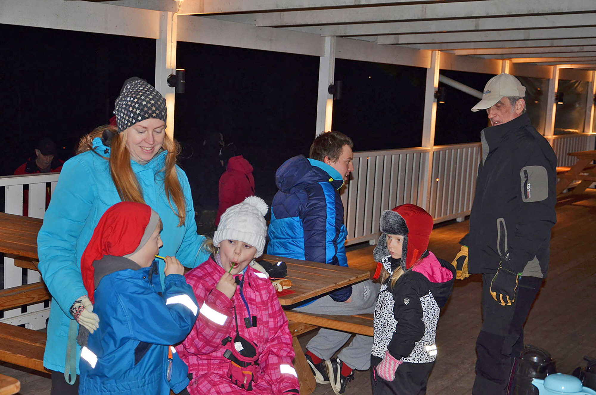 Röste.nu – Röstebilder – Tomtekväll på ny plats vid Dönjegården 2016