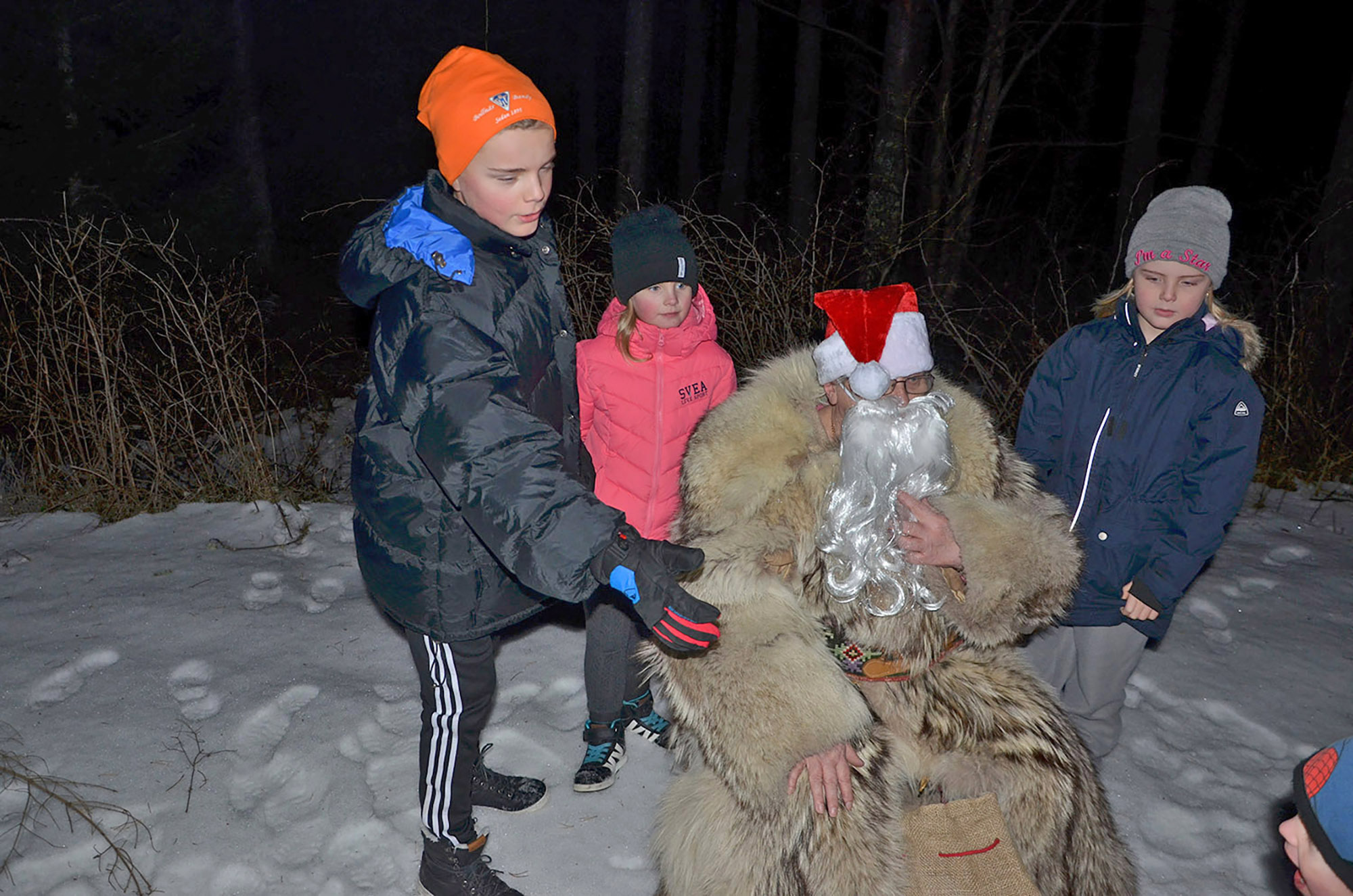 Röste.nu – Röstebilder – Tomtekväll på ny plats vid Dönjegården 2016