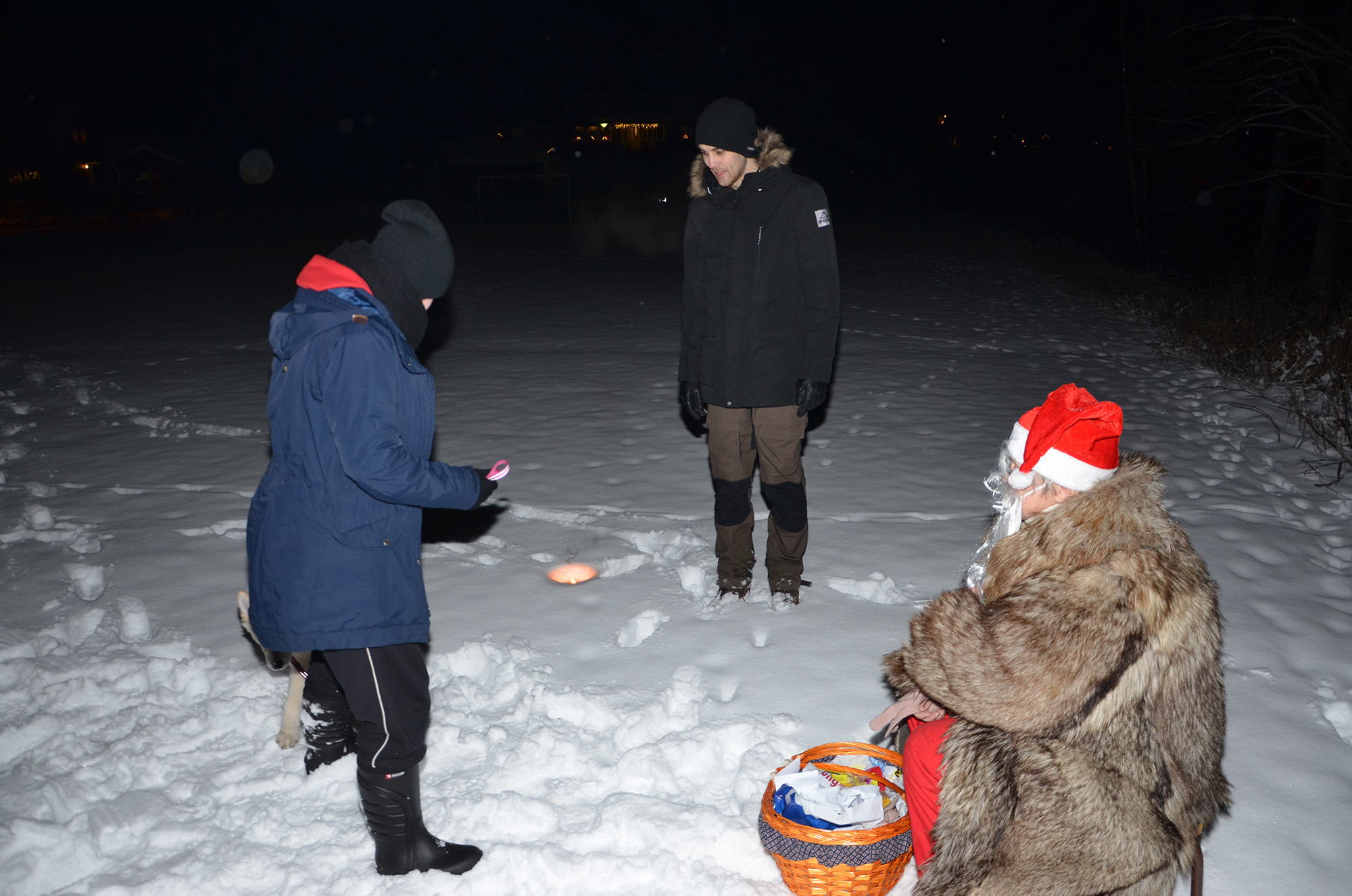 Röste.nu – Röstebilder – Tomtekväll vid Dönjegården 2018