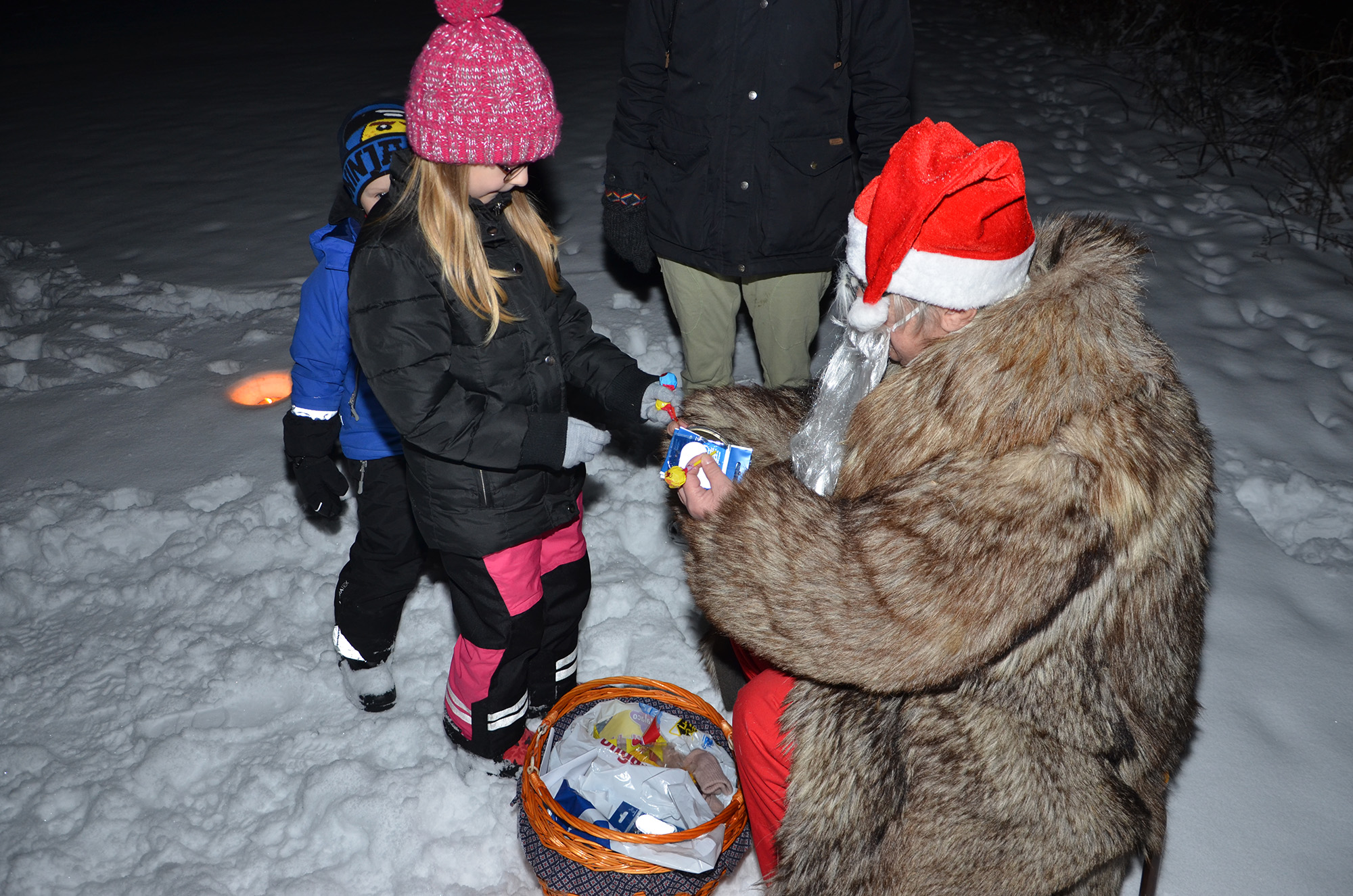 Röste.nu – Röstebilder – Tomtekväll vid Dönjegården 2018