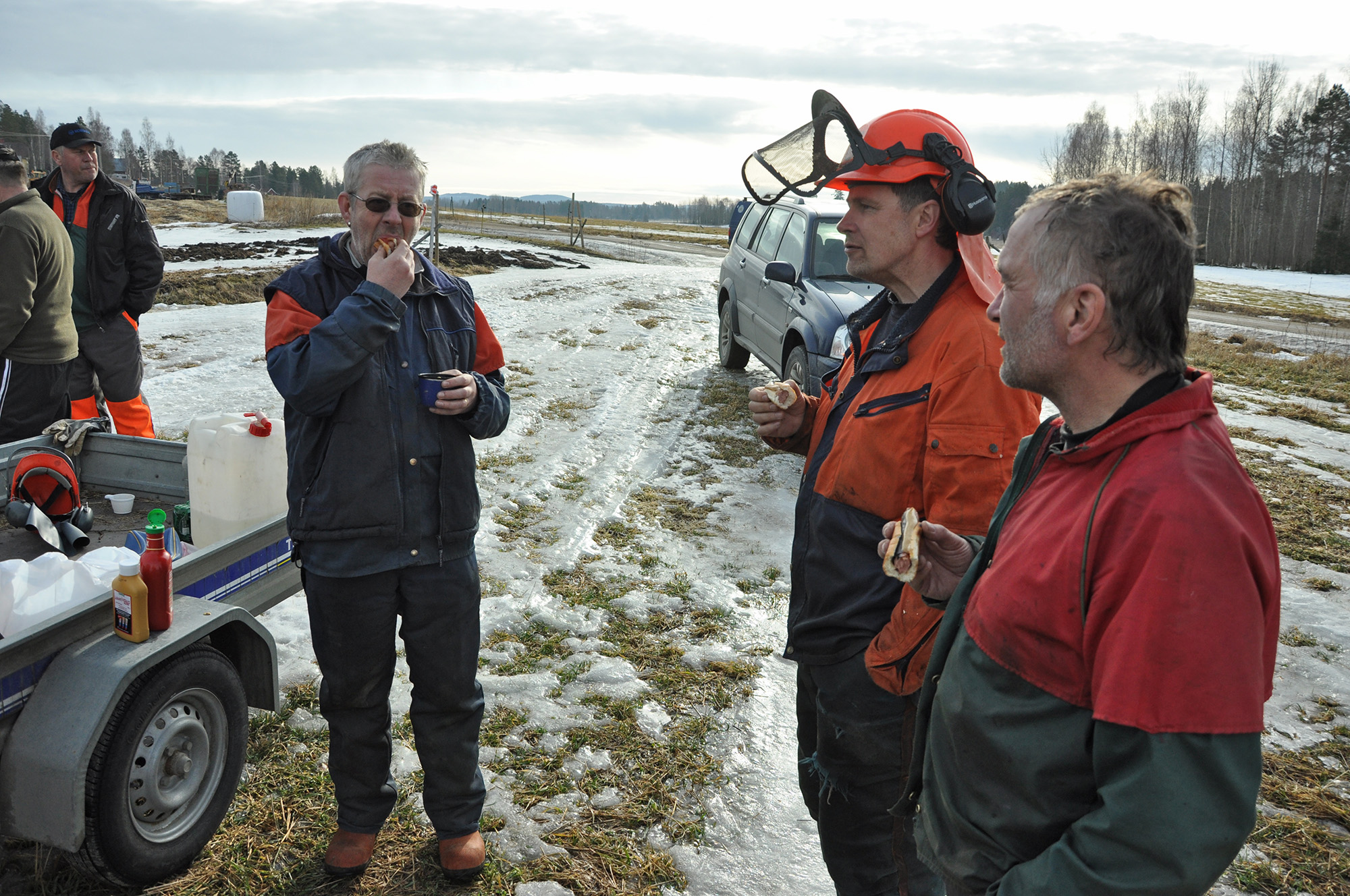 Röste.nu – Röstebilder – Uppröjning på Kalvberget efter stormen Dagmar 2011