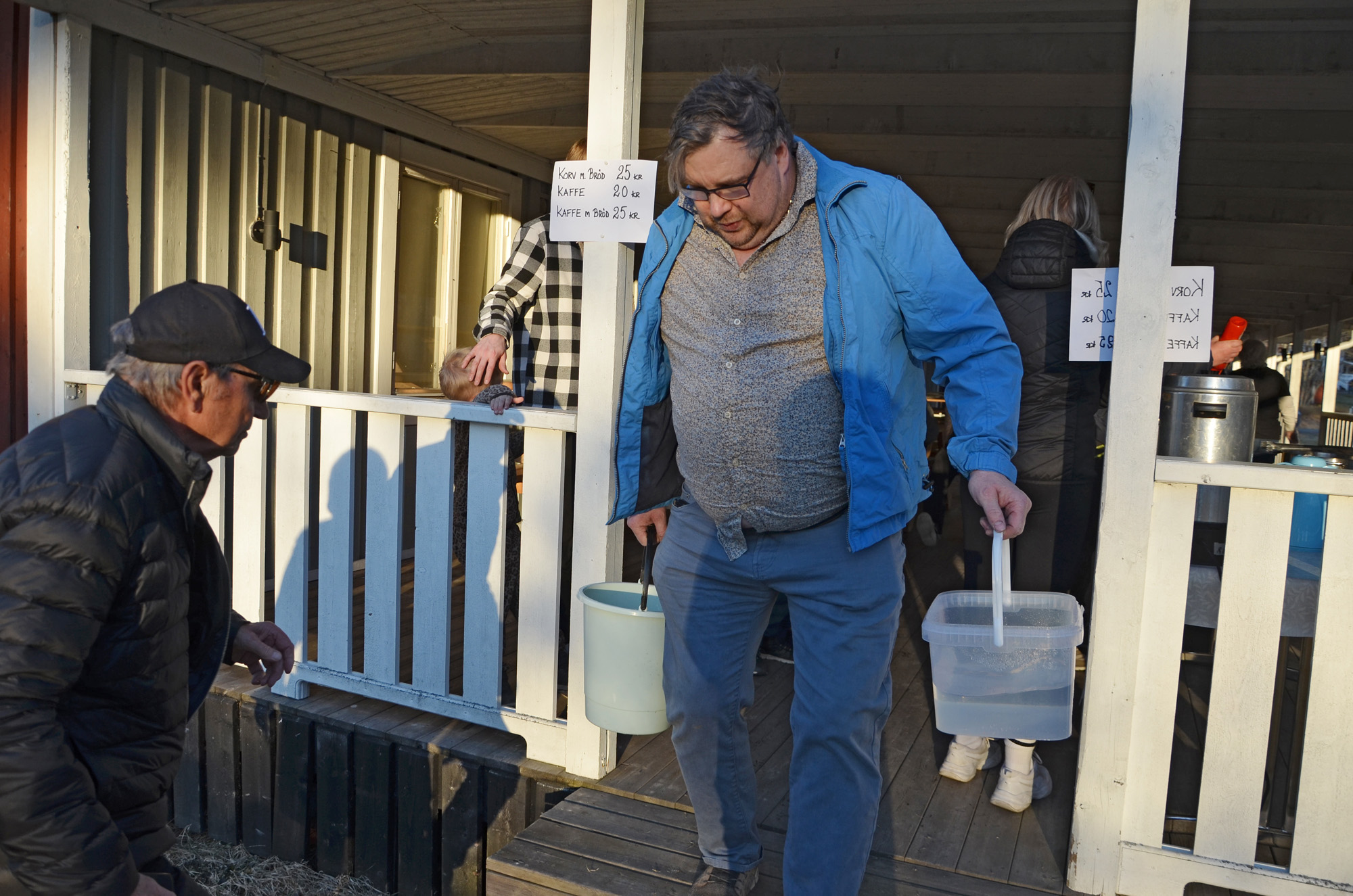 Röste.nu – Röstebilder – Valborgsfirande vid Dönjegården 2024