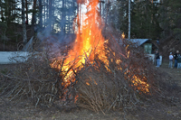 Röste.nu – Röstebilder – Valborgsfirande vid Dönjegården 2024