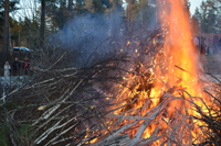 Röste.nu – Röstebilder – Valborgsfirande vid Dönjegården 2024