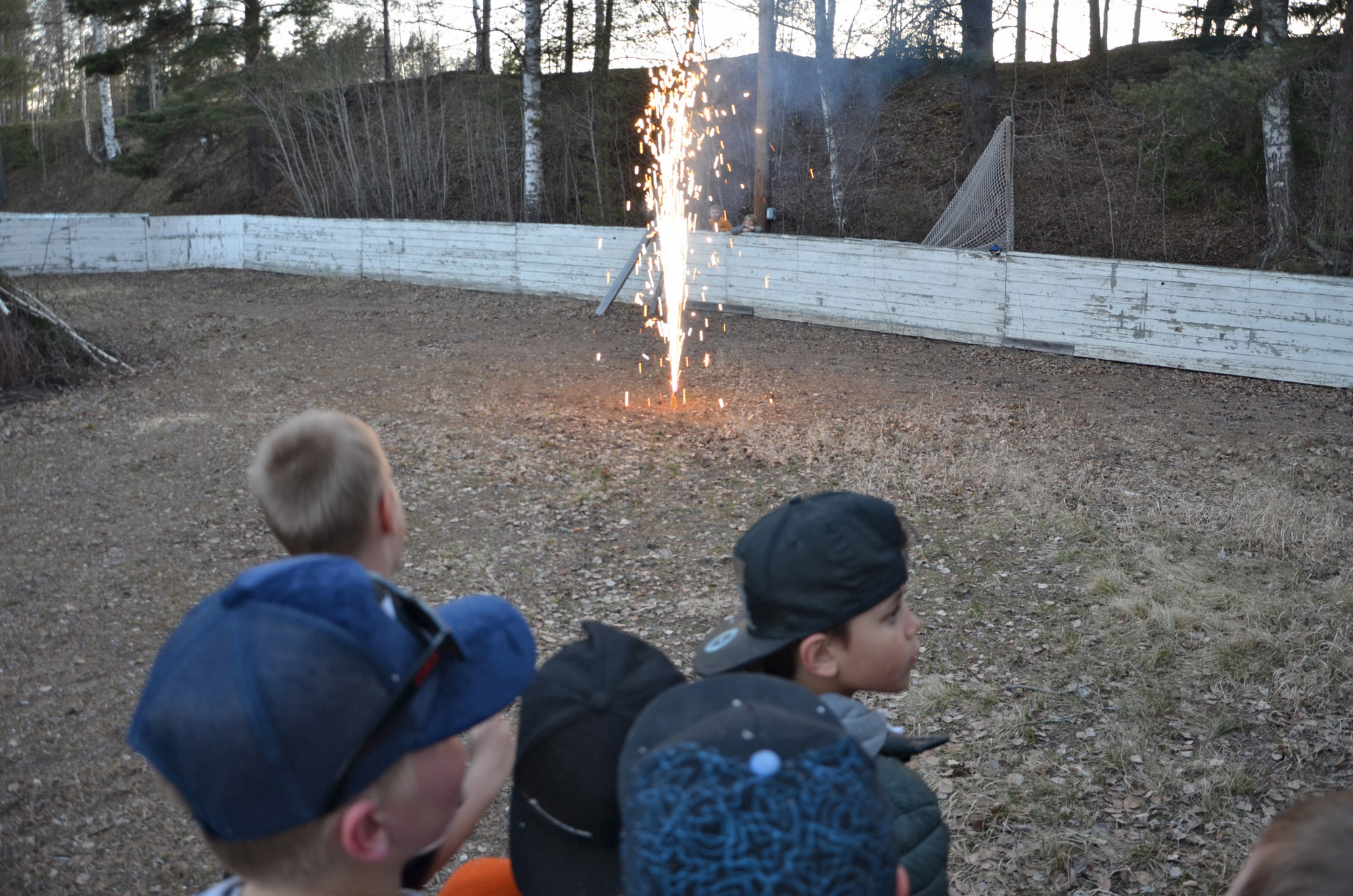 Röste.nu – Röstebilder – Valborgsfirande vid Dönjegården 2024