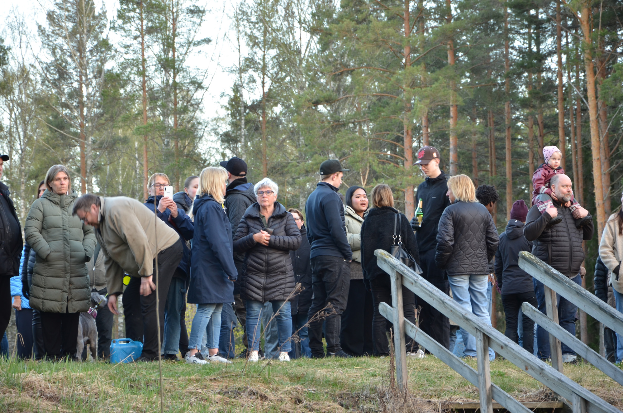Röste.nu – Röstebilder – Valborgsfirande vid Dönjegården 2025