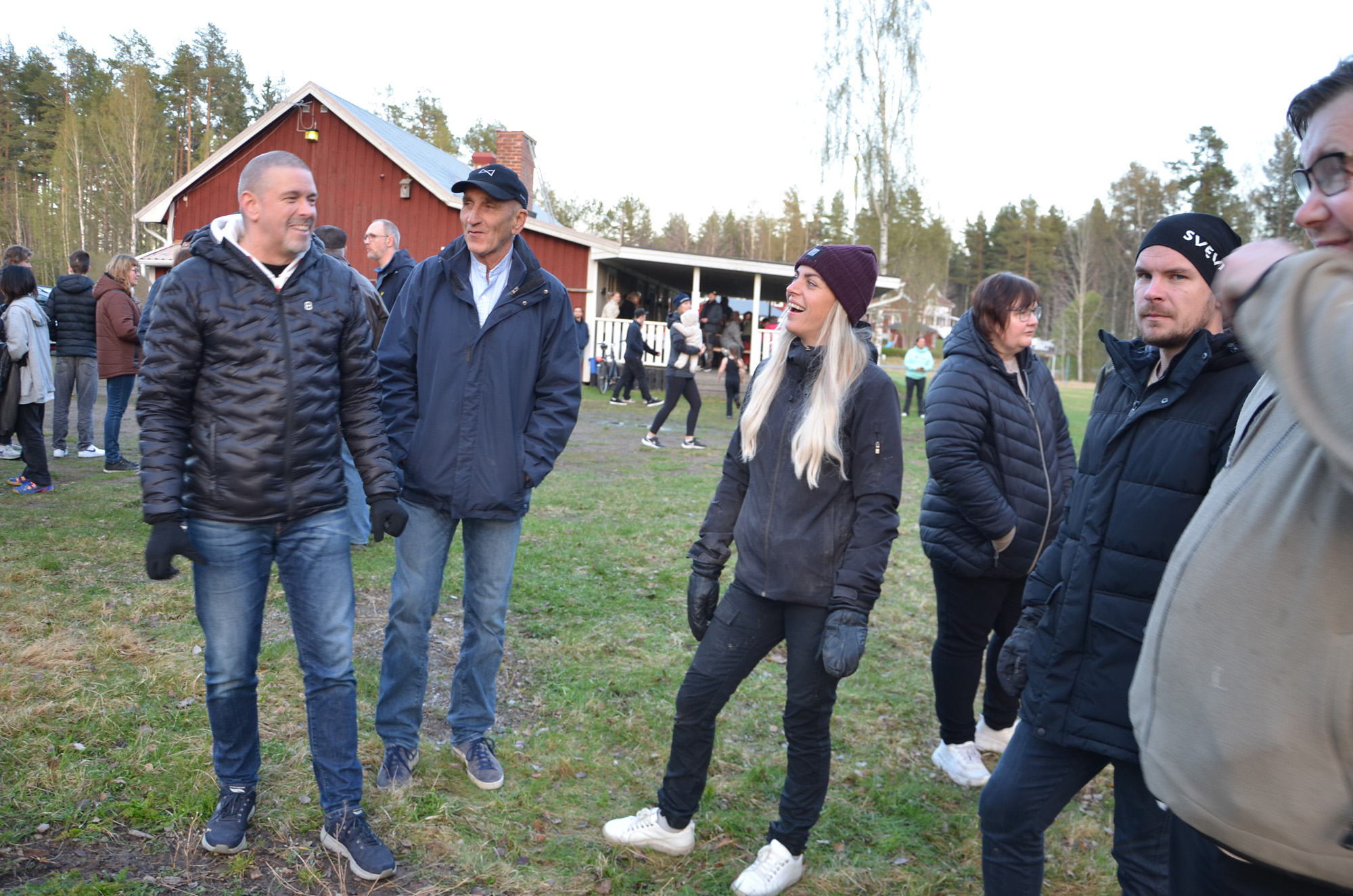 Röste.nu – Röstebilder – Valborgsfirande vid Dönjegården 2025