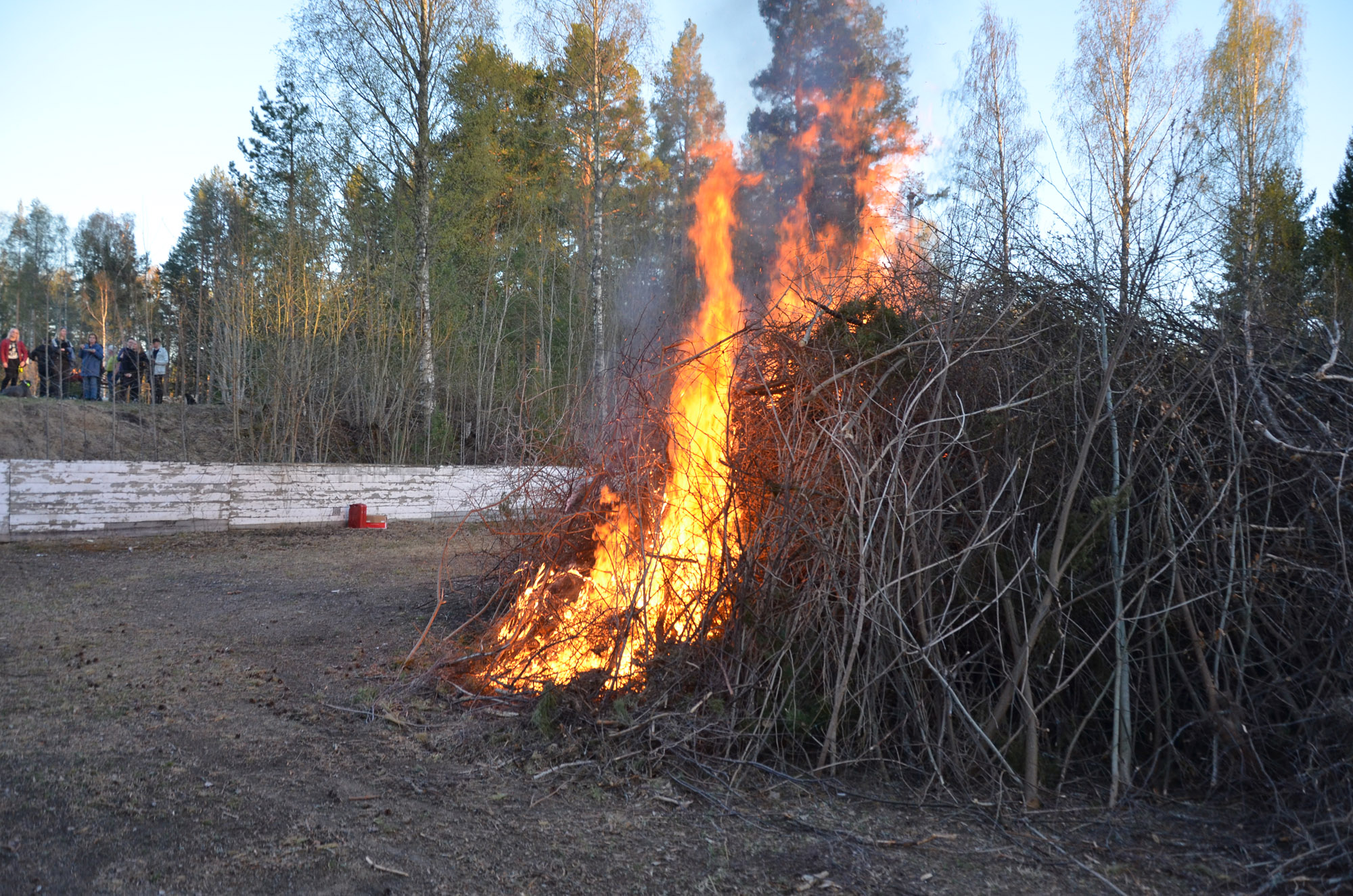 Röste.nu – Röstebilder – Valborgsfirande vid Dönjegården 2026