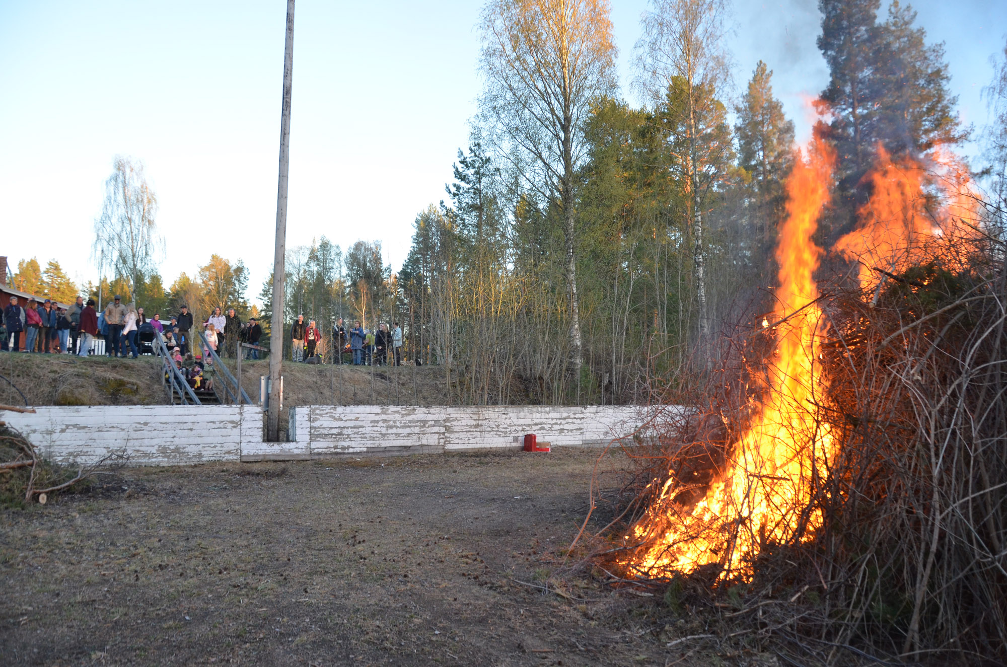 Röste.nu – Röstebilder – Valborgsfirande vid Dönjegården 2026