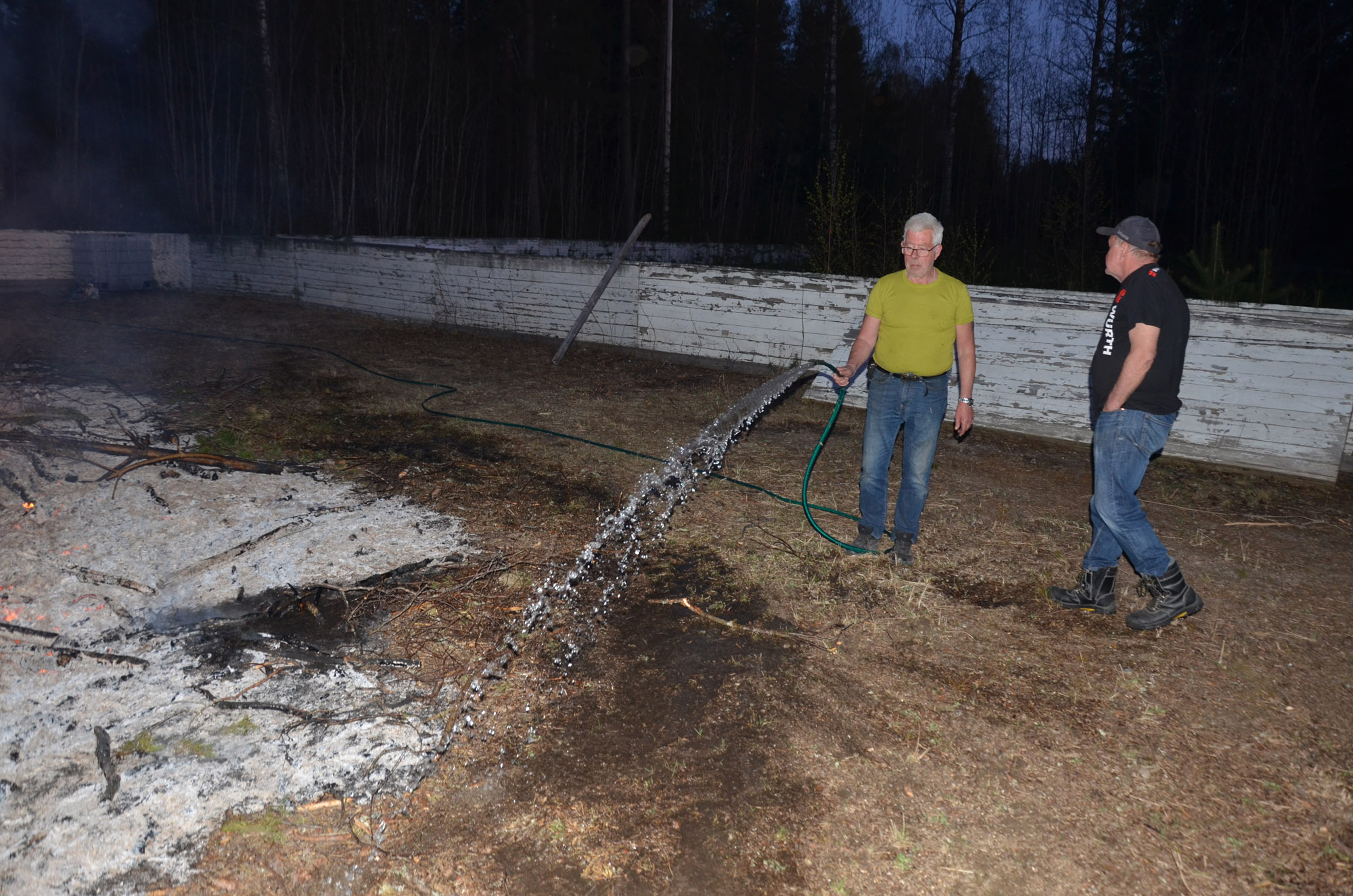 Röste.nu – Röstebilder – Valborgsfirande vid Dönjegården 2026