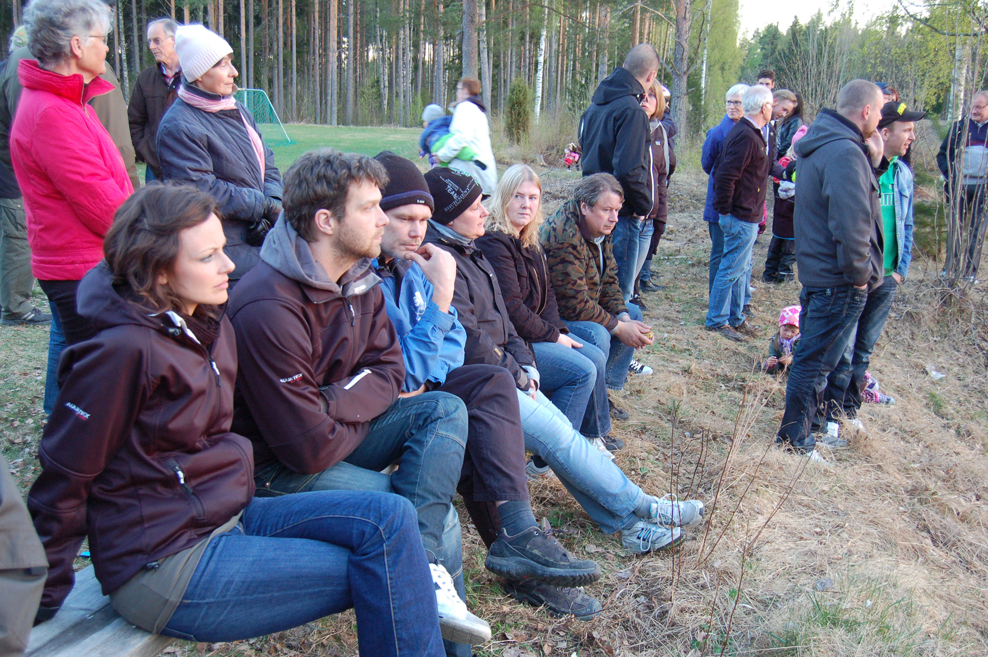 Röste.nu – Röstebilder – Välbesökt Valborgsfirande vid Dönjegården 2011