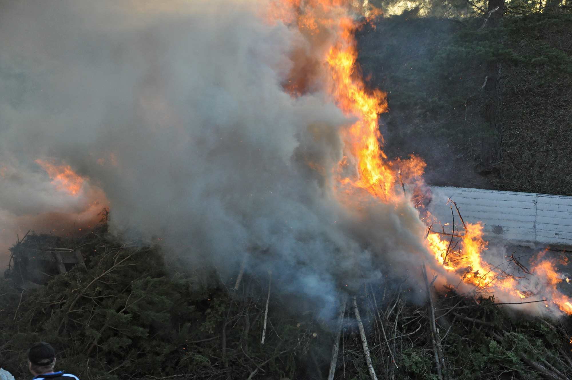 Röste.nu – Röstebilder – Valborgsfirande vid Dönjegården 2012