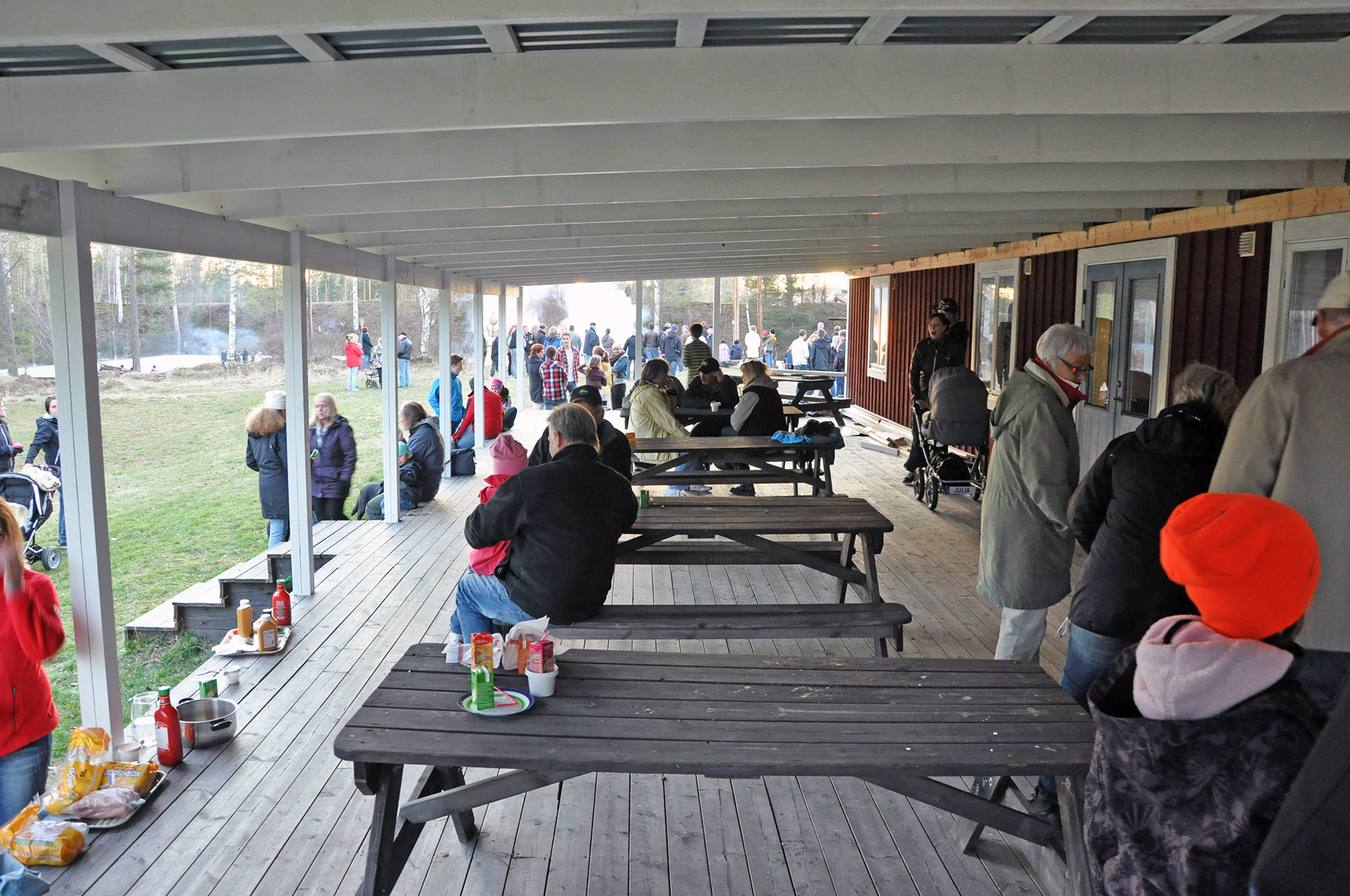 Röste.nu – Röstebilder – Valborgsfirande vid Dönjegården 2012