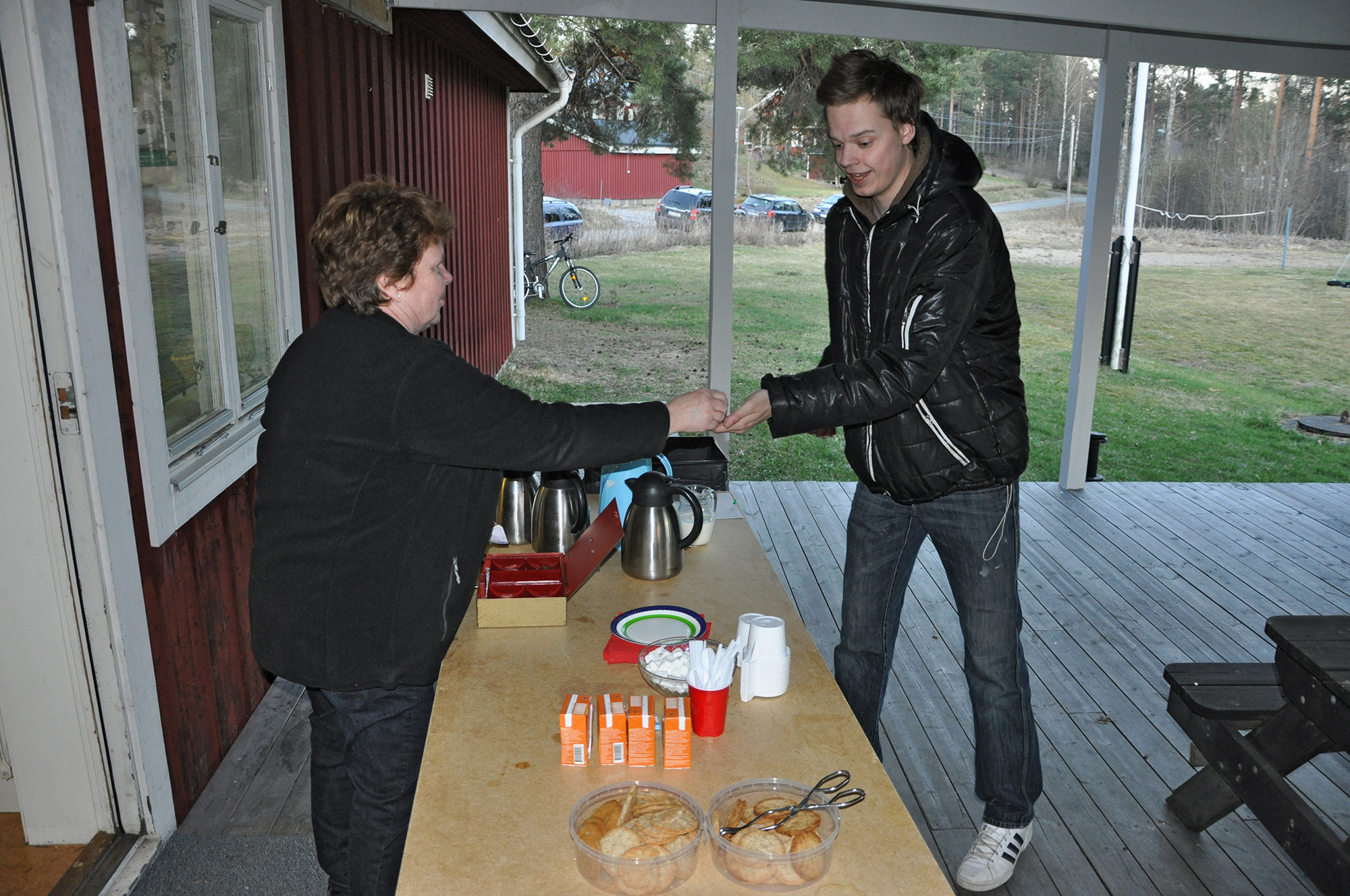 Röste.nu – Röstebilder – Valborgsfirande vid Dönjegården 2012