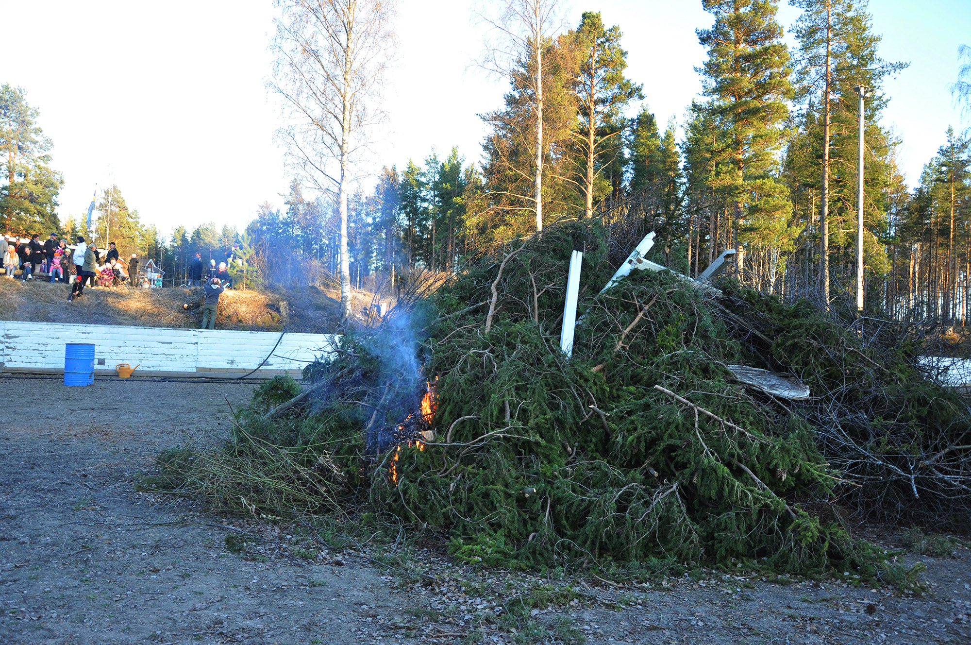Röste.nu – Röstebilder – Valborgsfirande vid Dönjegården 2012