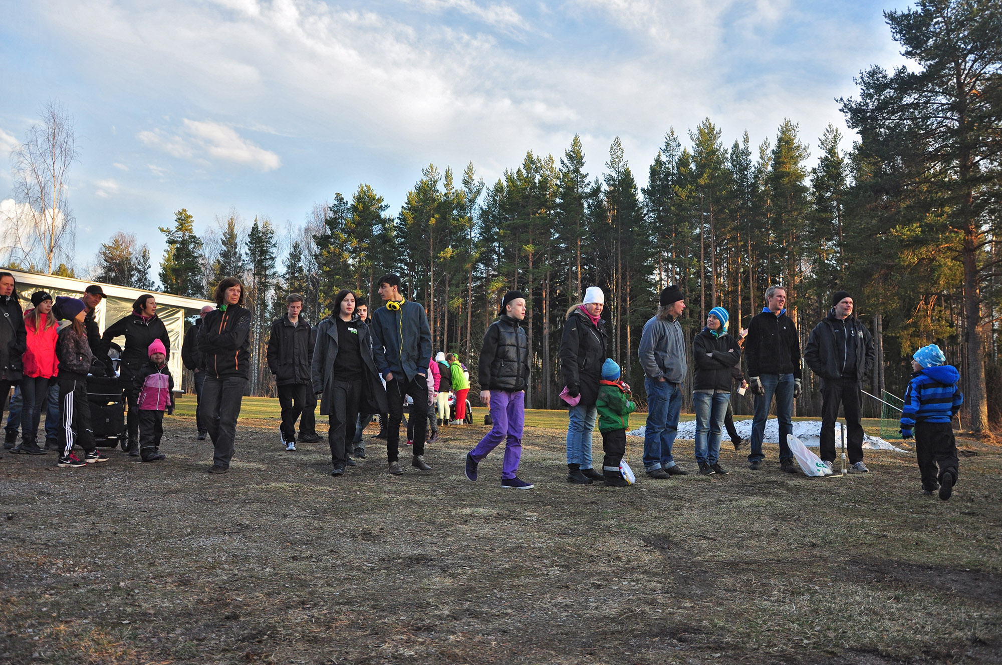 Röste.nu – Röstebilder – Valborgsfirande vid Dönjegården 2013
