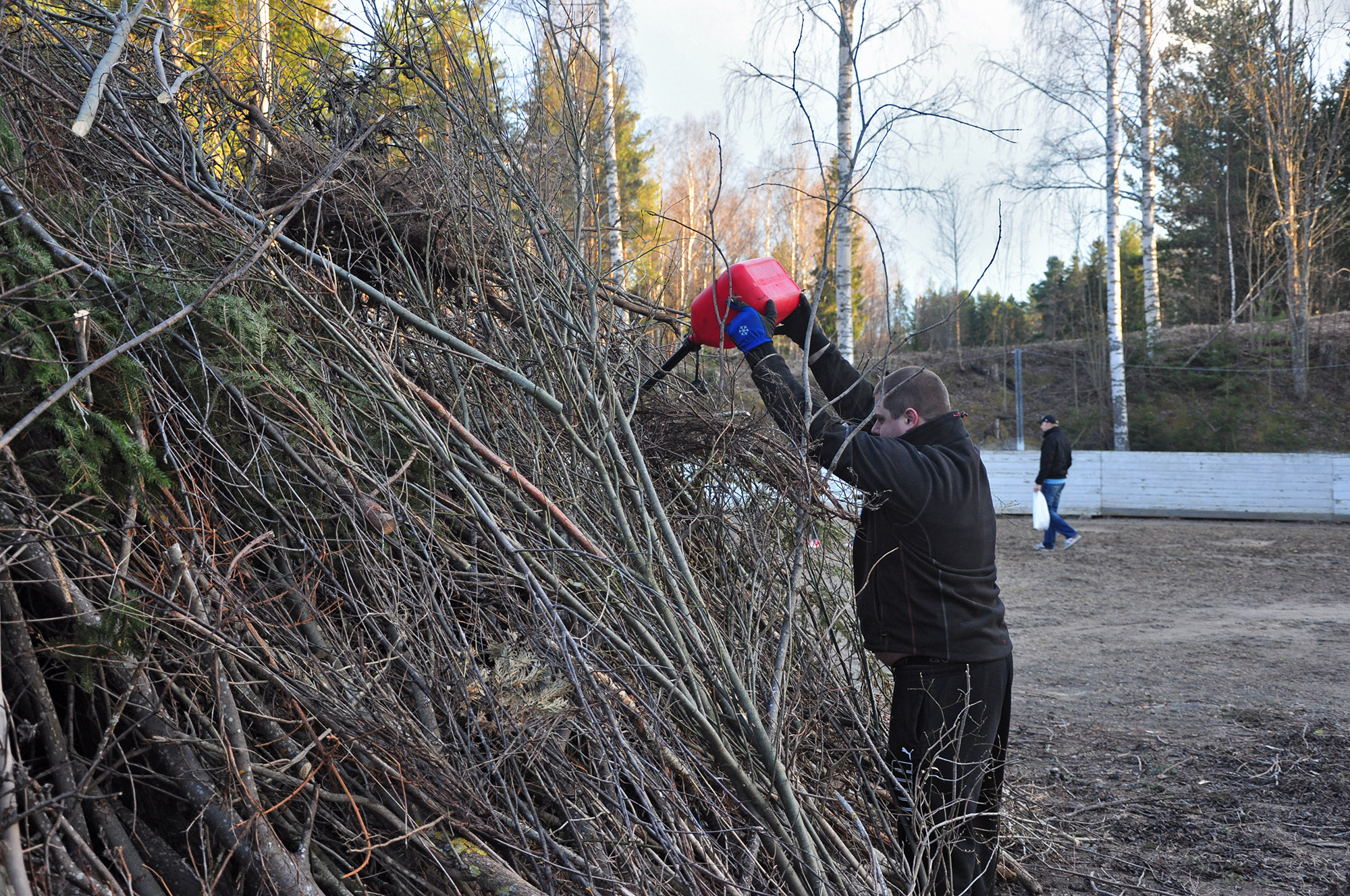 Röste.nu – Röstebilder – Valborgsfirande vid Dönjegården 2013