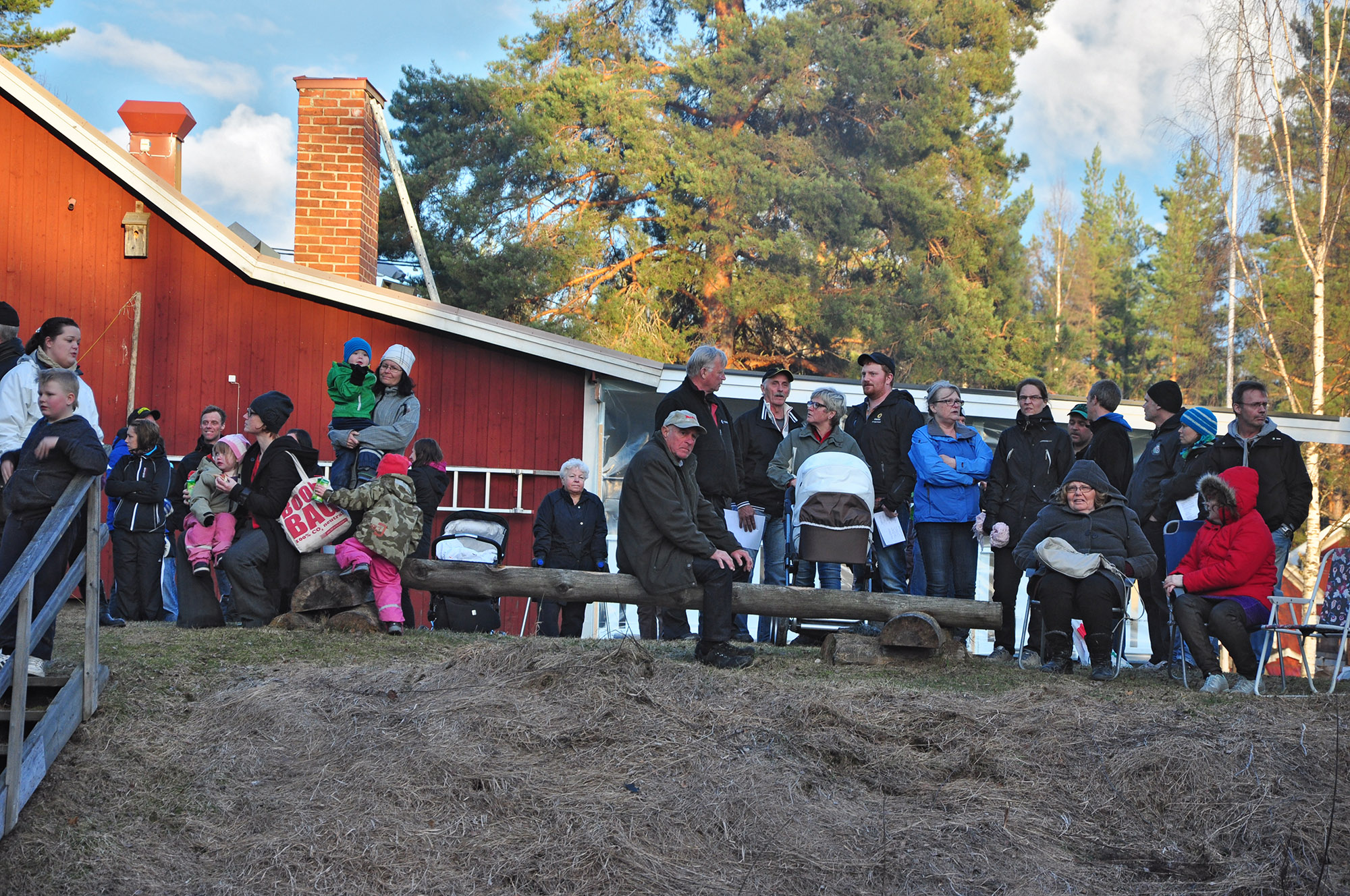 Röste.nu – Röstebilder – Valborgsfirande vid Dönjegården 2013