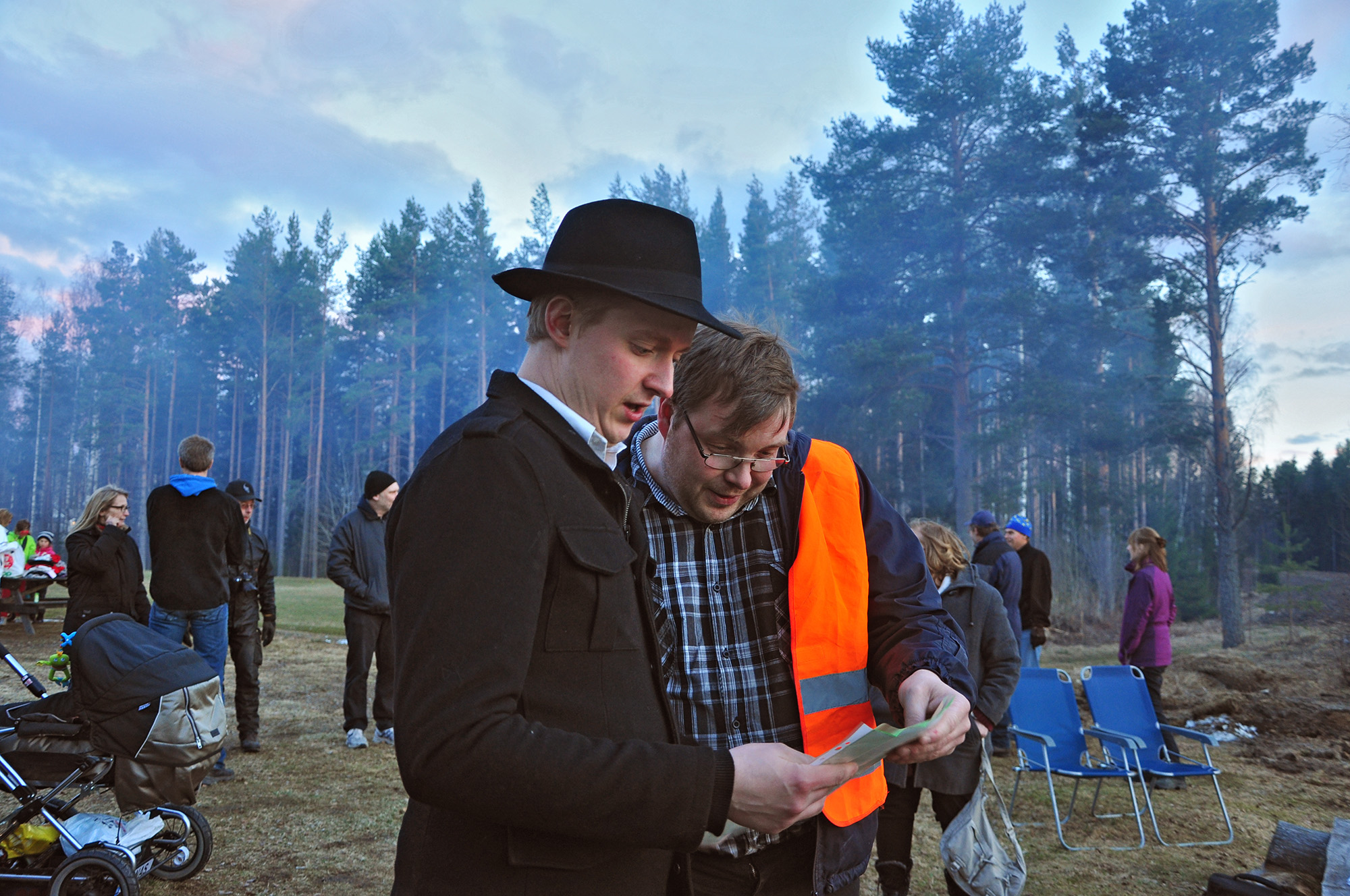 Röste.nu – Röstebilder – Valborgsfirande vid Dönjegården 2013