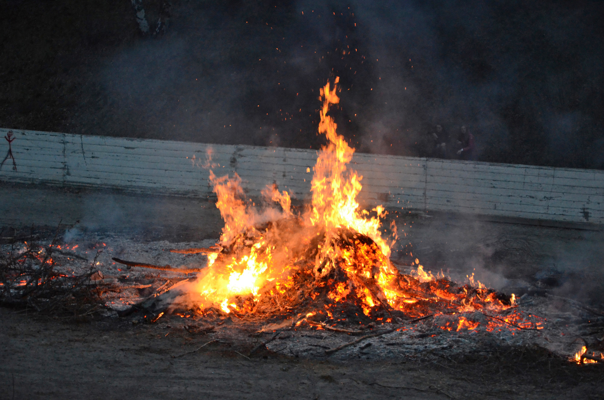 Röste.nu – Röstebilder – Valborgsfirande vid Dönjegården 2014