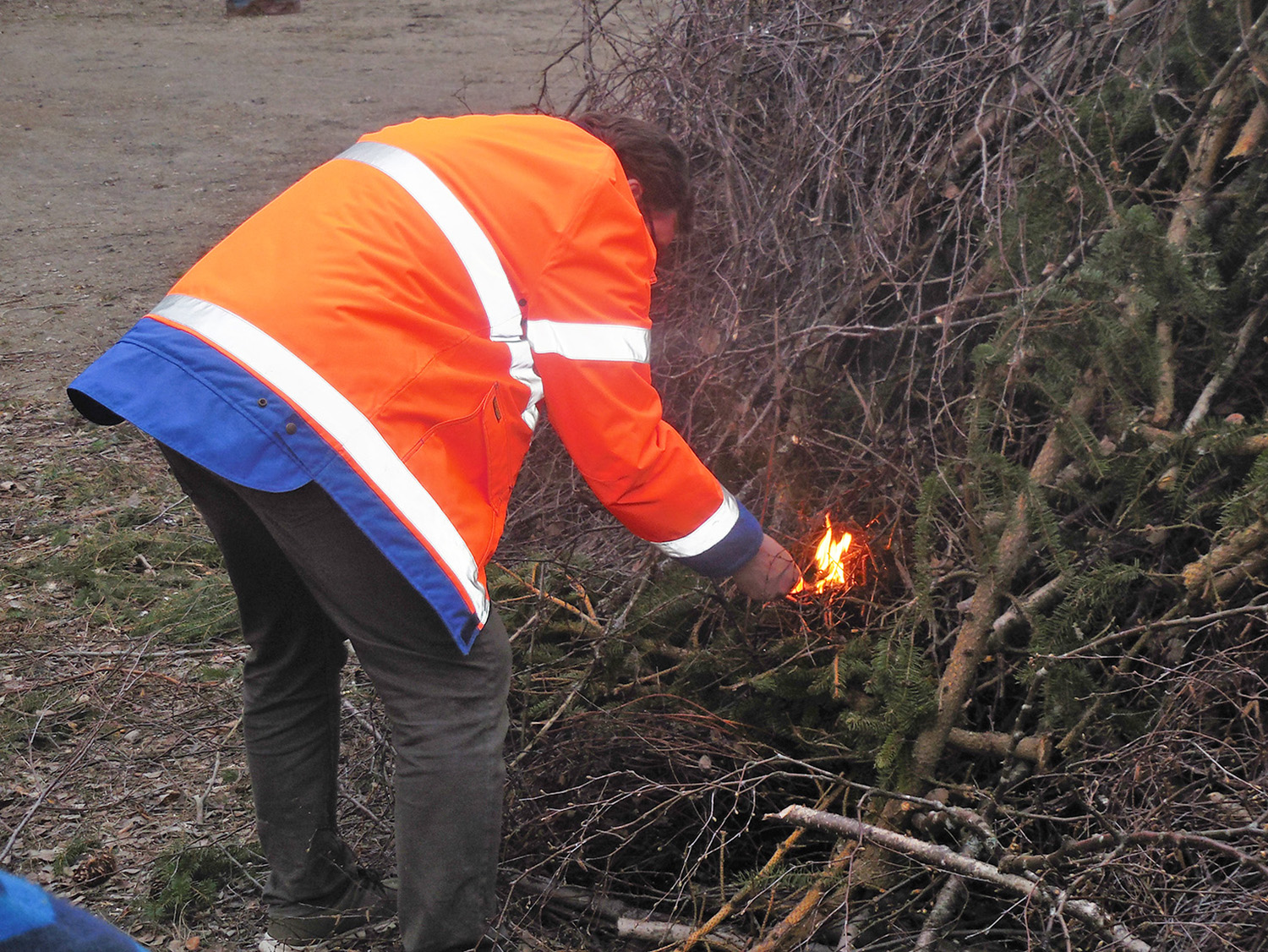 Röste.nu – Röstebilder – Valborg firades vid Dönjegården 2016