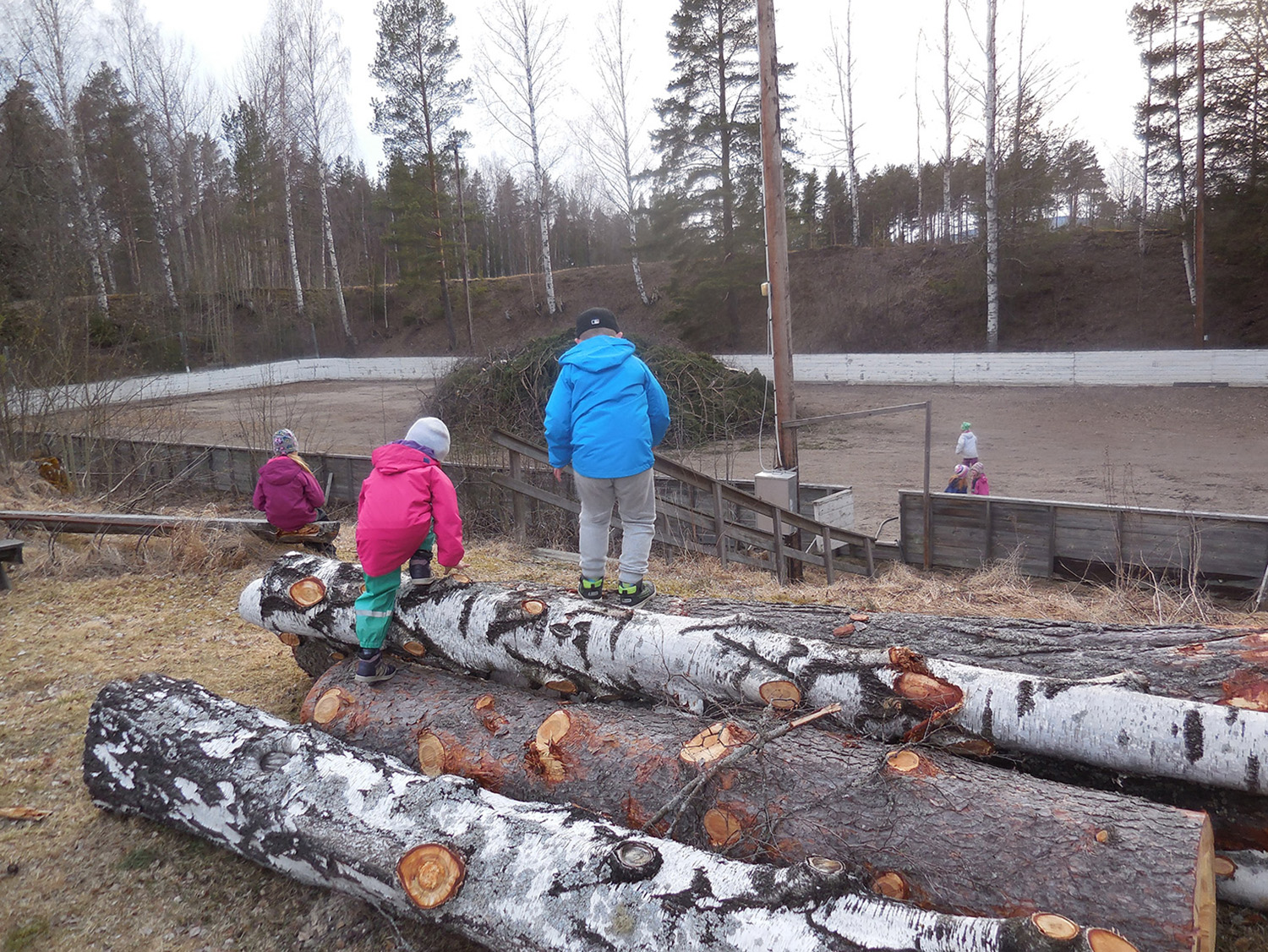 Röste.nu – Röstebilder – Valborg firades vid Dönjegården 2016