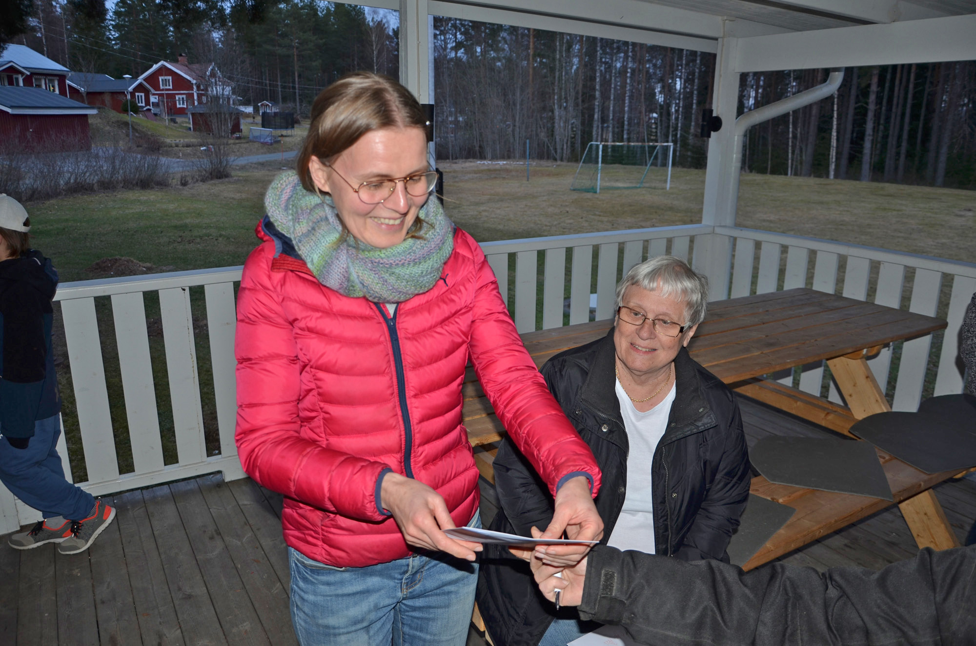 Röste.nu – Röstebilder – Valborgsfirande vid Dönjegården 2018