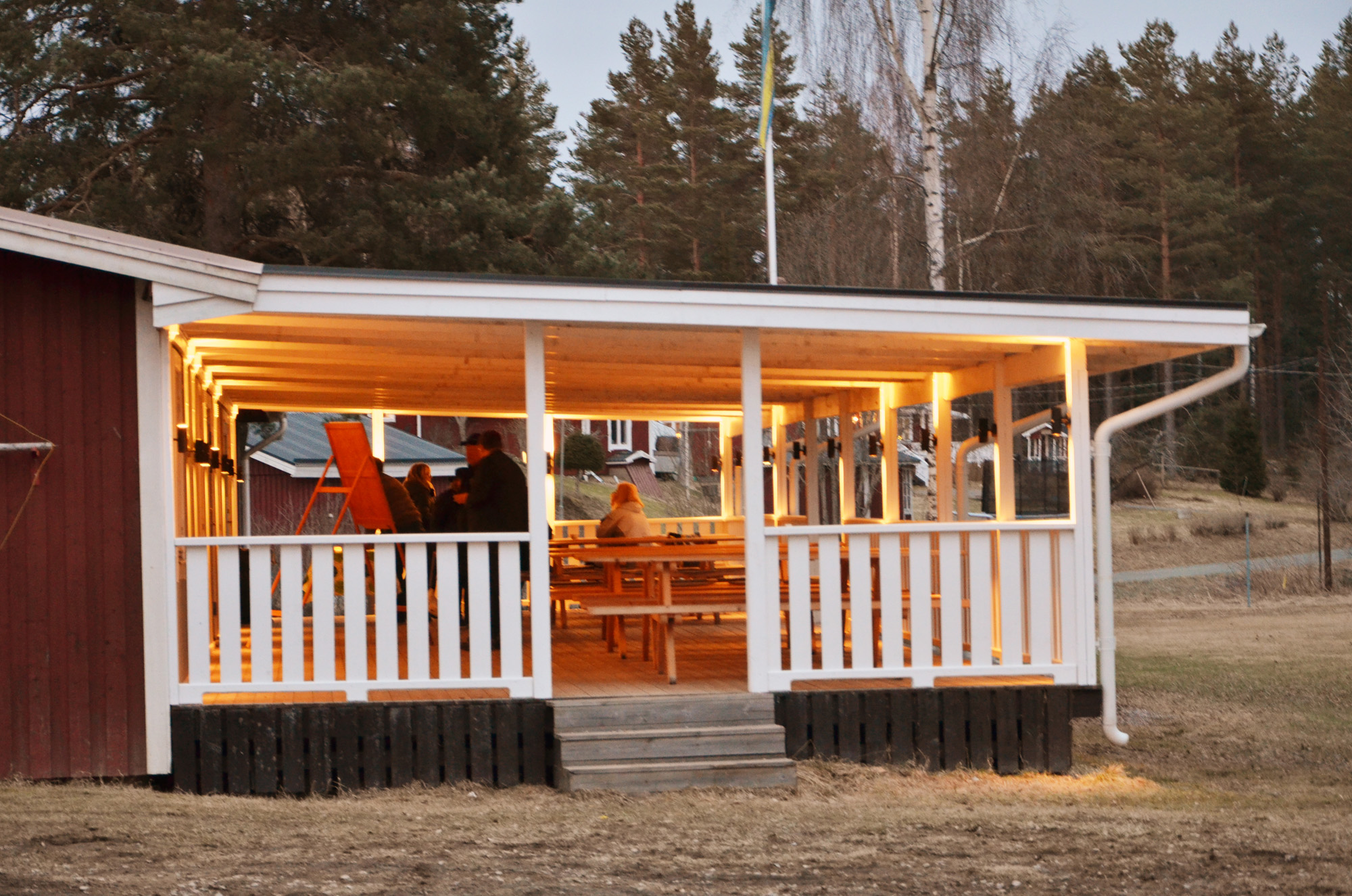 Röste.nu – Röstebilder – Valborgsfirande vid Dönjegården 2018