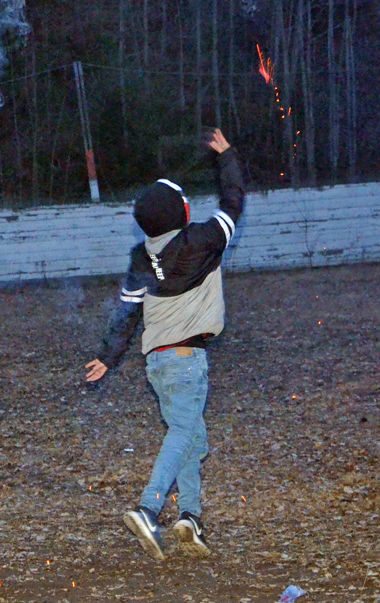 Röste.nu – Röstebilder – Valborgsfirande vid Dönjegården 2018