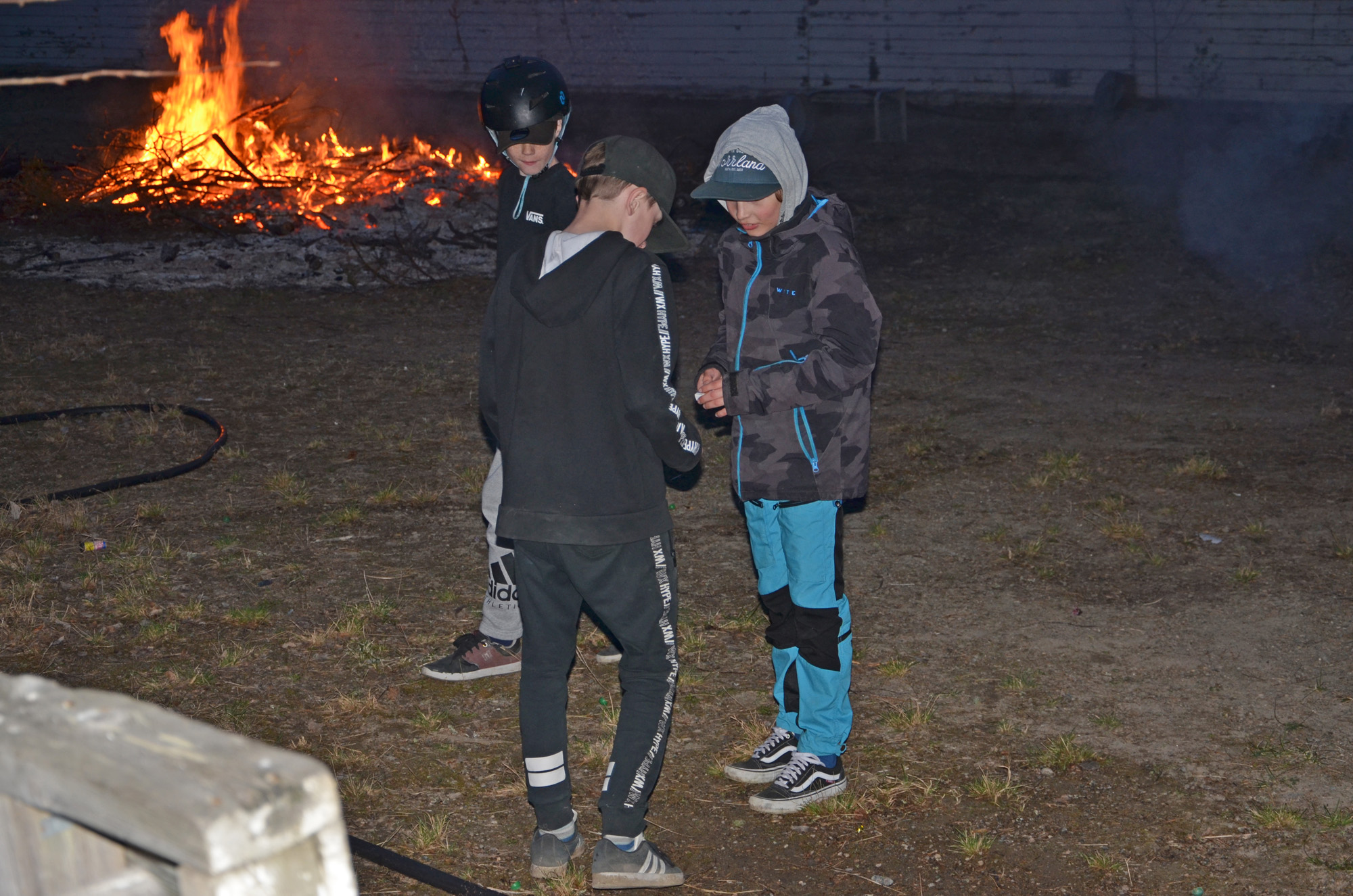 Röste.nu – Röstebilder – Valborgsfirande vid Dönjegården 2019