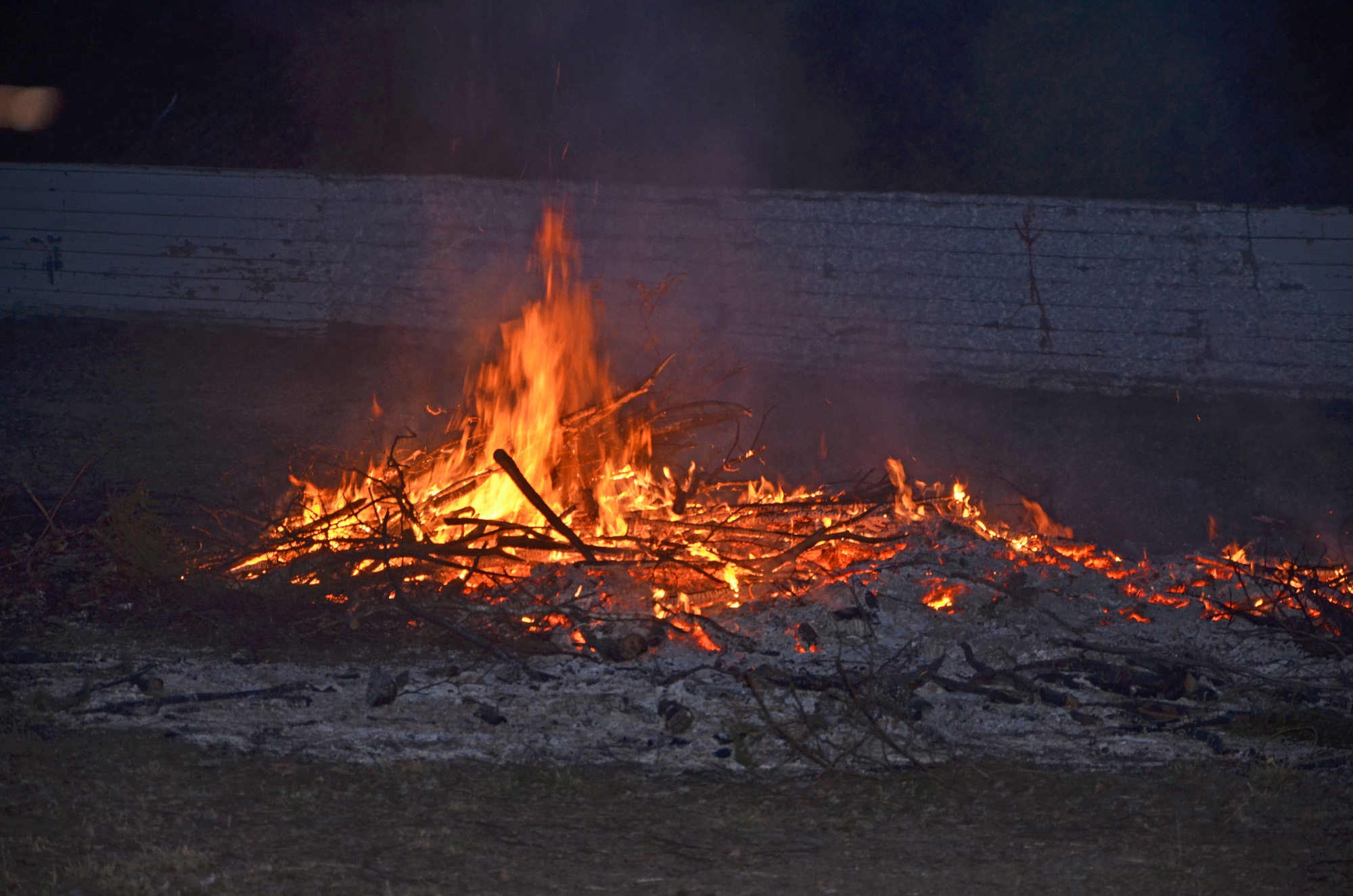 Röste.nu – Röstebilder – Valborgsfirande vid Dönjegården 2019