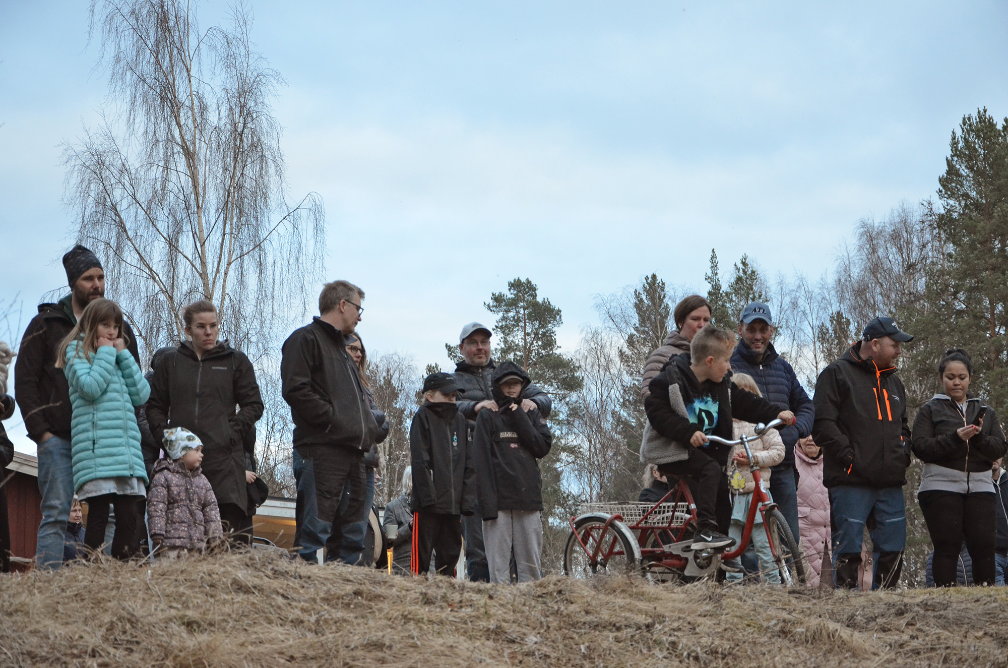 Röste.nu – Röstebilder – Valborgsfirande vid Dönjegården och i Fröste 2022