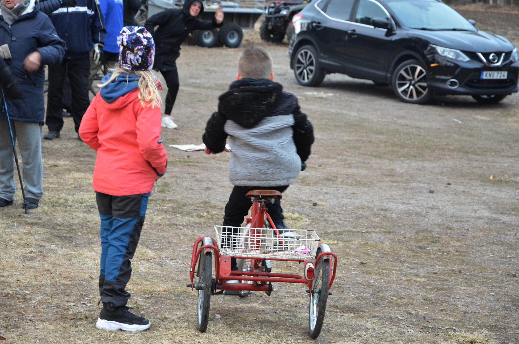 Röste.nu – Röstebilder – Valborgsfirande vid Dönjegården och i Fröste 2022