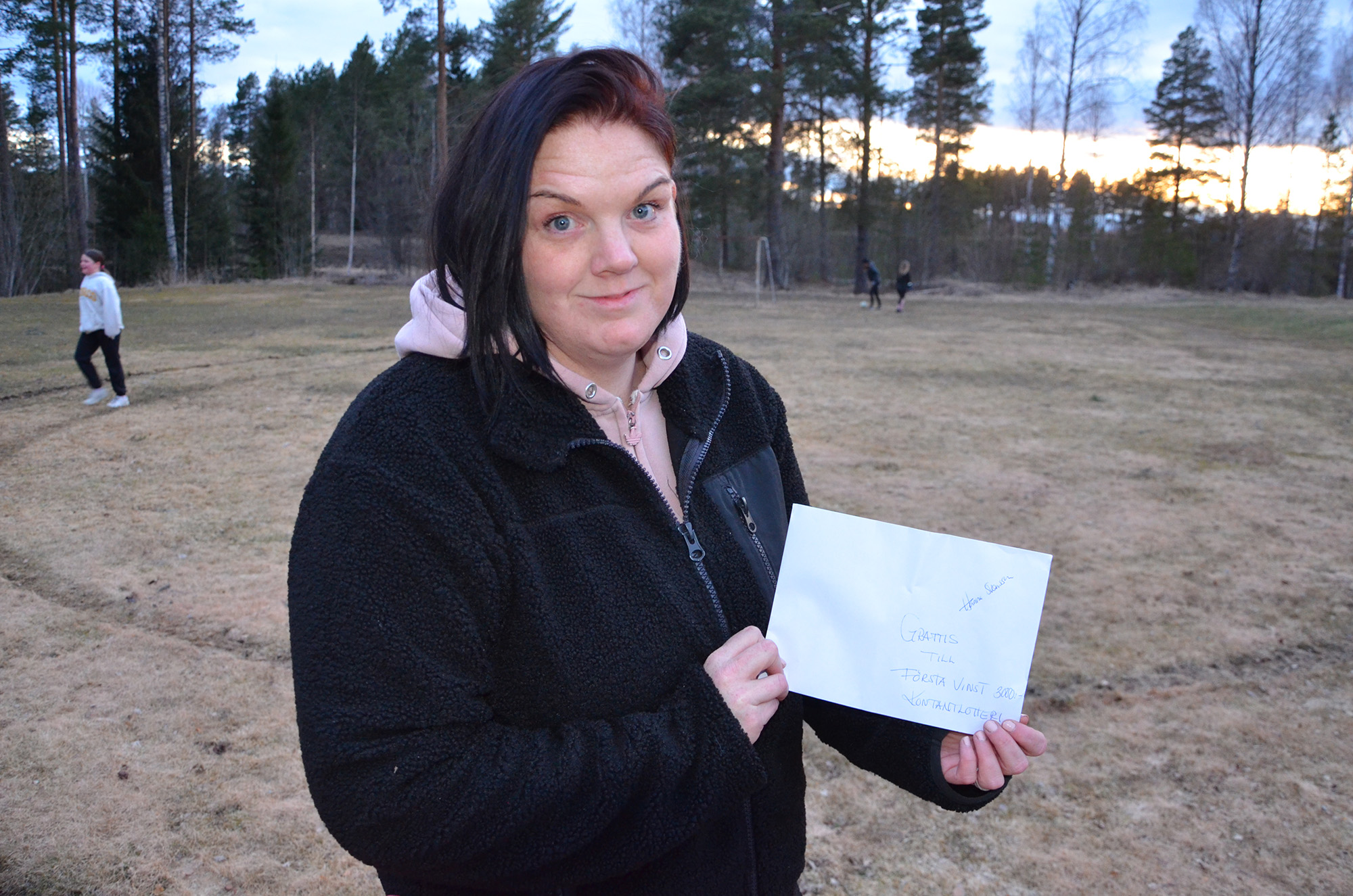 Röste.nu – Röstebilder – Valborgsfirande vid Dönjegården och i Fröste 2022